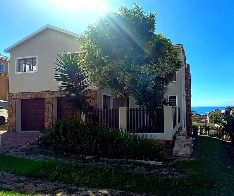 Family home with a view, to let Wavecrest, Jefferys Bay