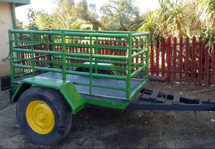 Small tractor/bakkie drawn trailer