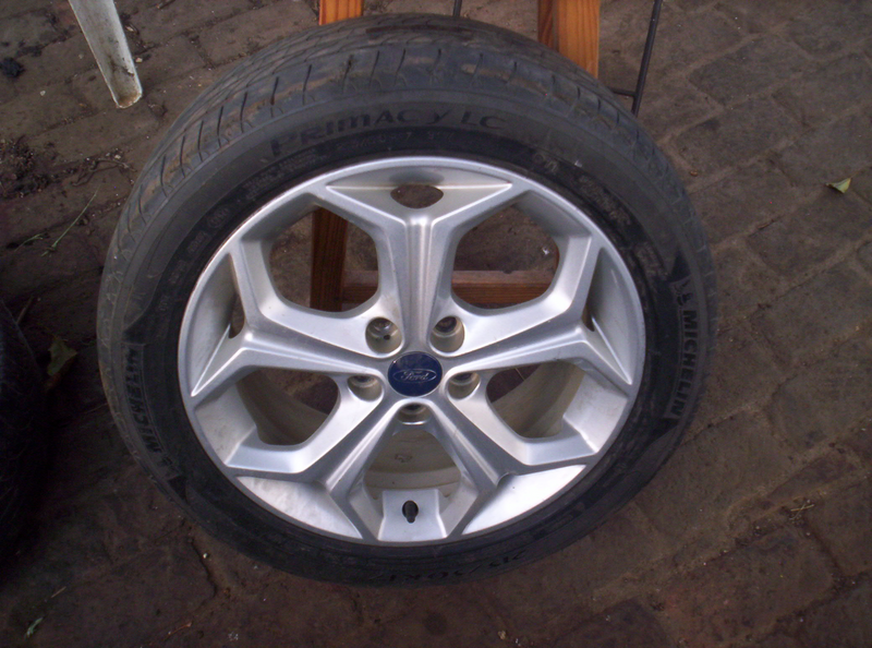 Ford 17 inch Mag with Tyre
