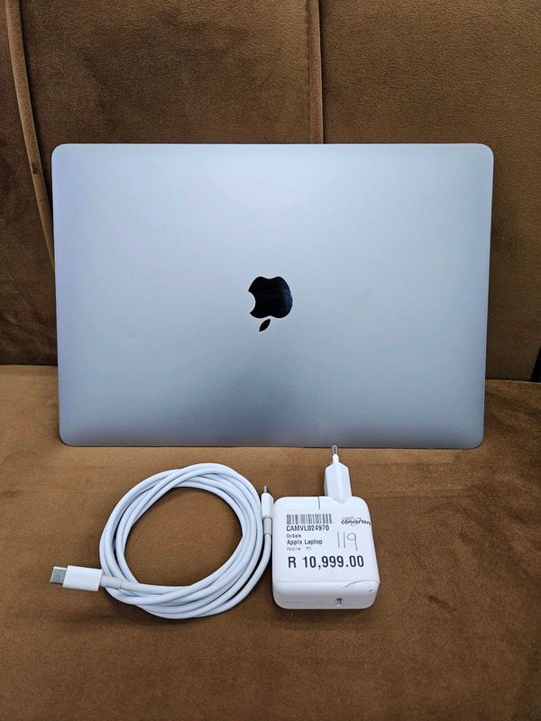 APPLE MacBook Air. M1 Chip. 256Gb SSD