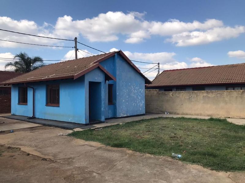 2 Bedroom house house for sle in Mmaelodi East Ext.4