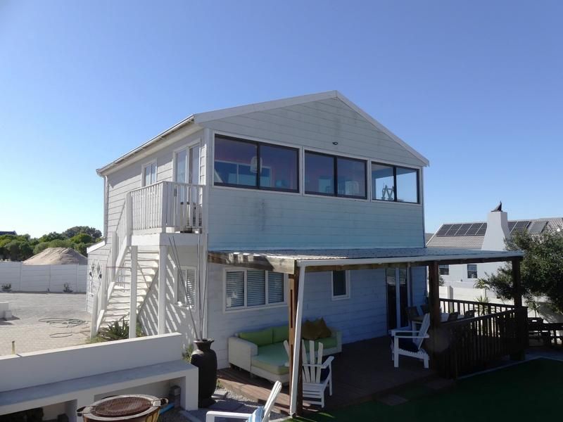 Beach house full of charm - 2 self-contained units, perfect for rentals!