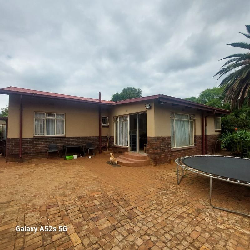 3 Bedroom &amp; 1 bath house located towards The Heads Complex