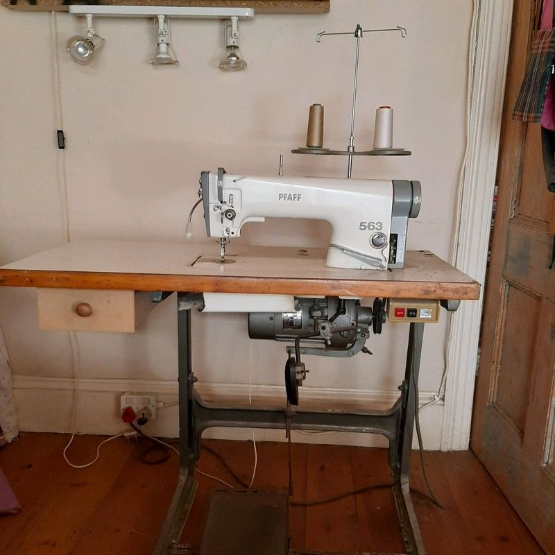 Pfaff indusrial sewing machine