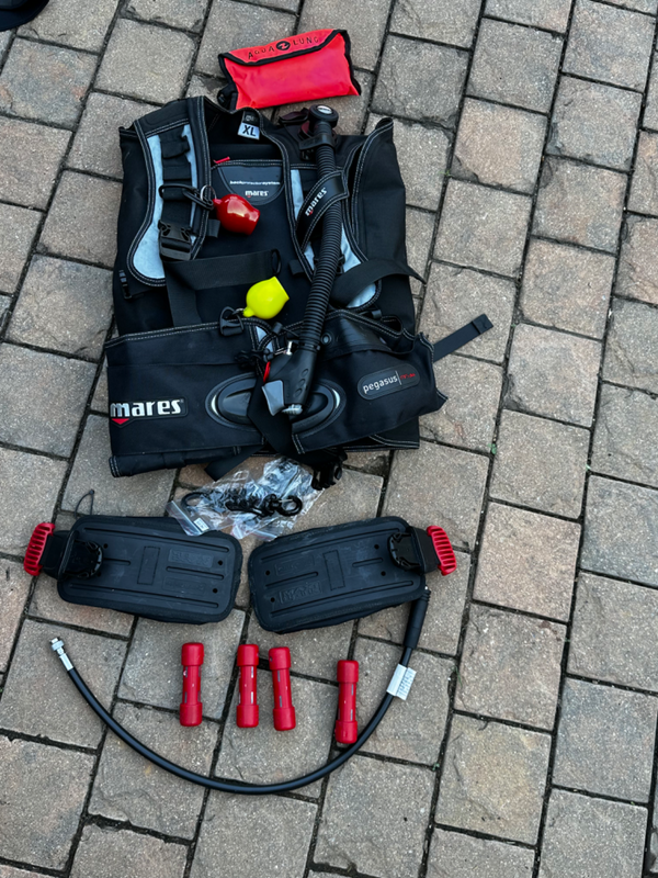 Mares buoyancy control size X-LARGE. With extras.