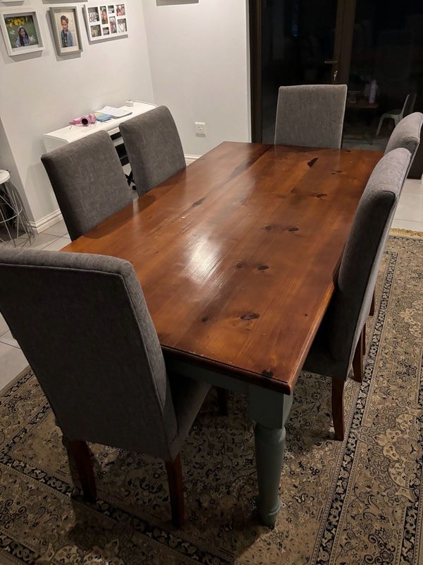Solid Oak dinning table and Chairs