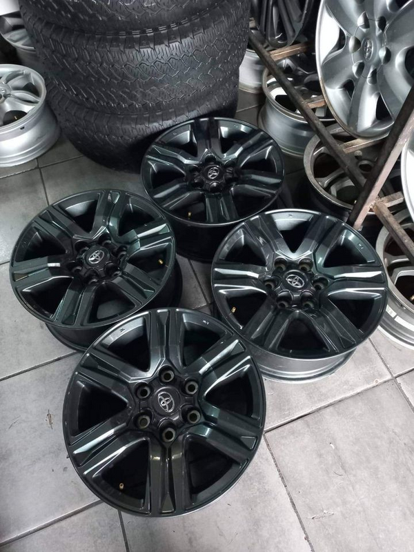 Toyota hilux rims size 17inch , GD6