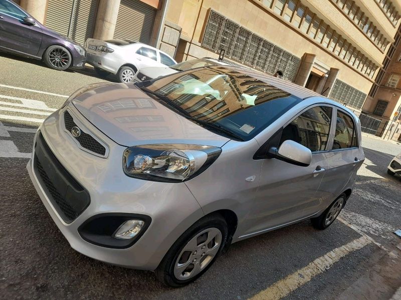 2013 KIA PICANTO 1.0 AUTOMATIC TRANSMISSION WITH SERVICE BOOK AND SPARE KEYS