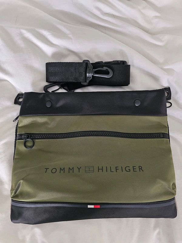 Tommy Hilfiger 3L Crossbody Bag