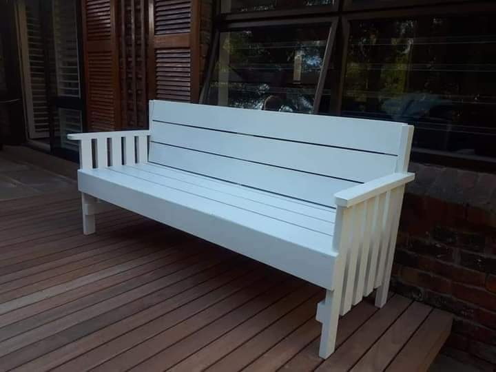 GARDEN BENCHES, L-SHAPED SETS AND SQUARE SETS