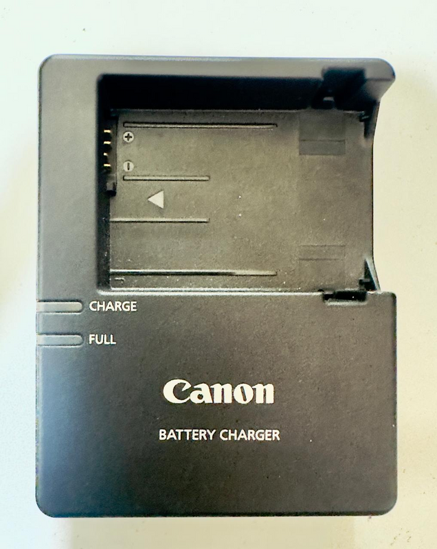 Canon LC-E8E Charger