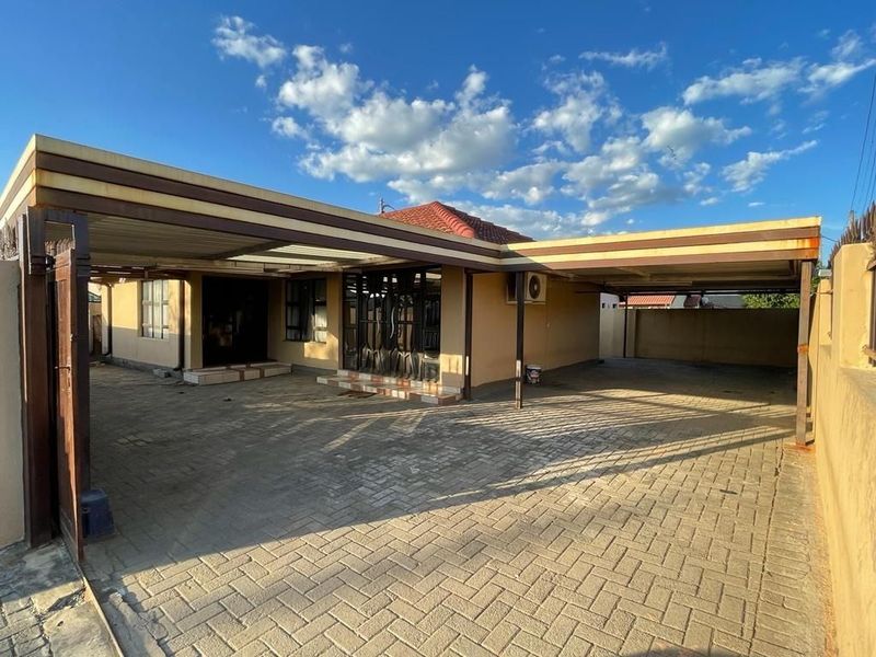 3 Bedroom House For Sale in Boitekong Ext 1
