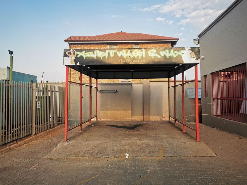 100m² Commercial To Let in Heuweloord at R100.00 per m²