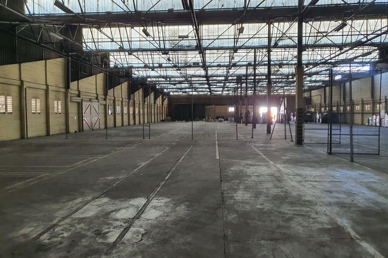 4000m2 Warehouse To Let