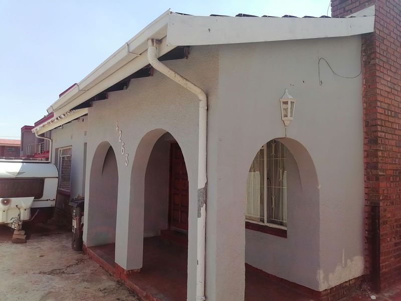 3 Bedroom House For Sale in Pimville Zone 4
