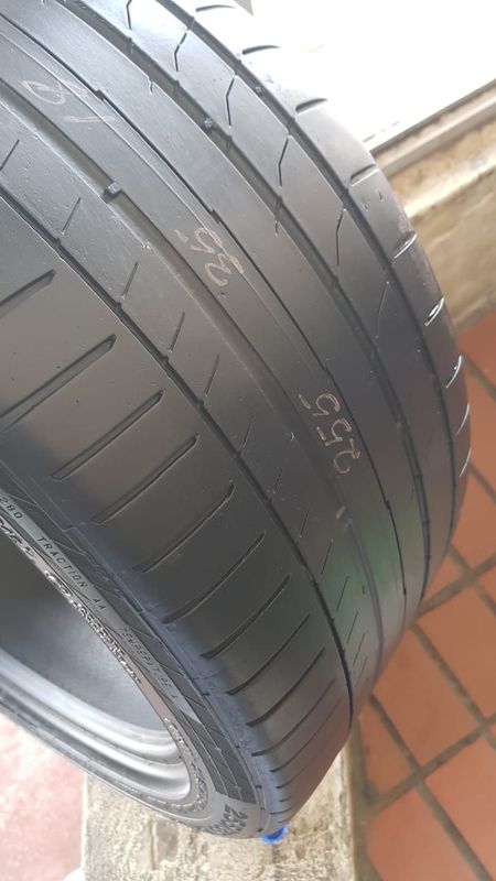 Used tyres and rims are on sale