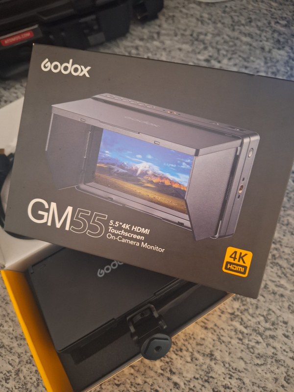 Godox GM55 compact, 15cm on-camera monitor