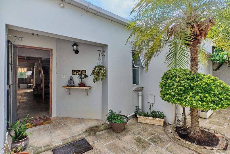 Secure 3/4 Bedroom townhouse in Lonehill