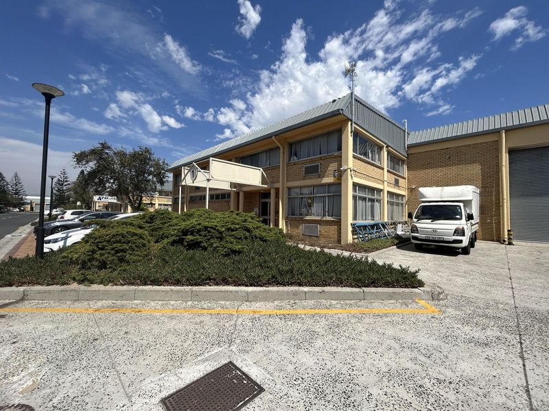 1,526m2 Warehouse / Factory TO LET in Secure Park in Montague Gardens Cape Town.