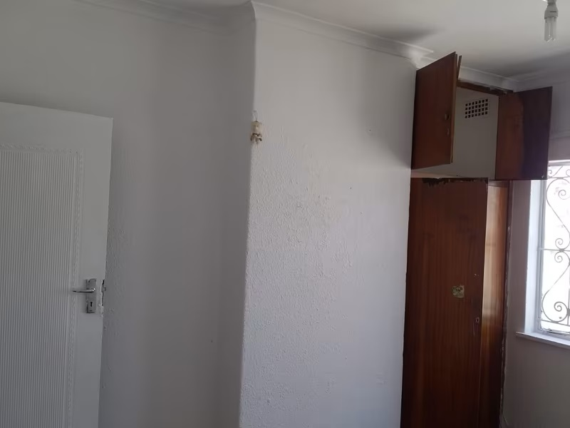 Room To Rent Available in Rondebosch Available Immediately - PH 063 211 5900
