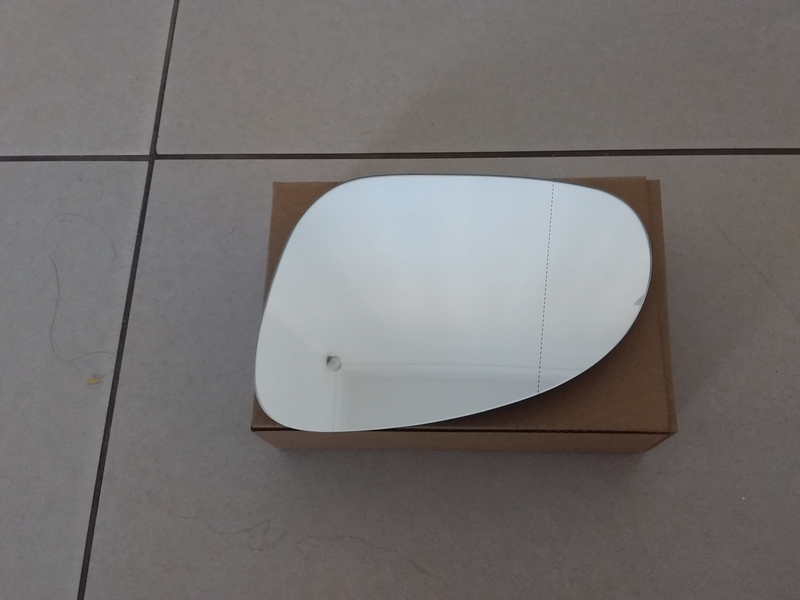 VW GOLF 5 BRAND NEW DOOR MIRROR GLASS FOR SALE :R295 EACH..(FREE FITMENT)