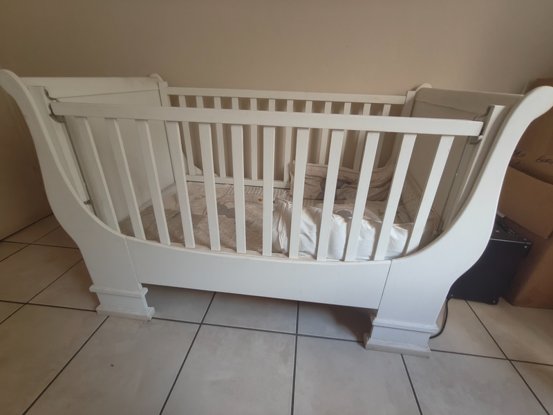 Baby Sleight Cot for sale