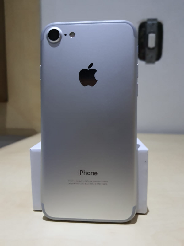 Apple Iphone 7 Silver Excellent Condition