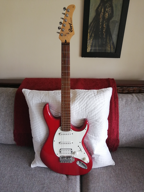 Cort Electric guitar (Great condition) R1600 NEG