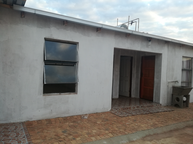 Garage available to rent in Protea Glen Ext 11, walking distance from the mall. NO PARKING