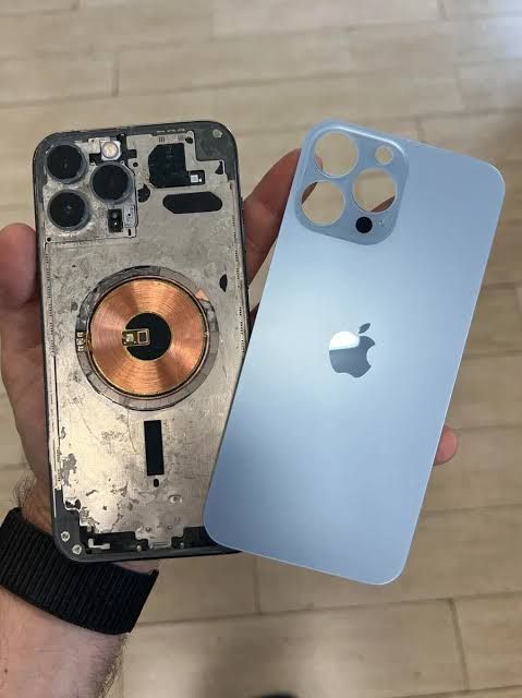 Backglass Repairs on all iPhones (free callout)