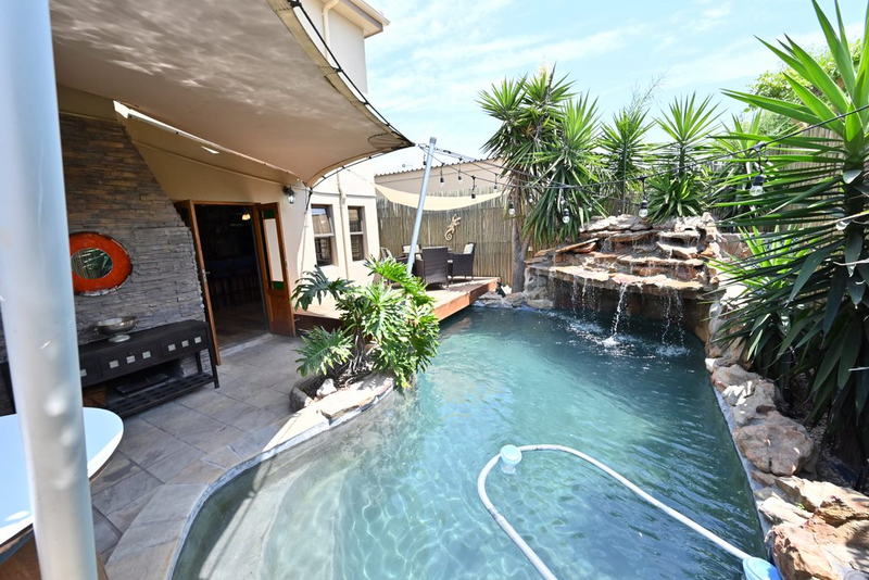 6 Bedroom Double Storey House with separate Granny Workshop, Flatlet, Pool &#43; Jacuzzi