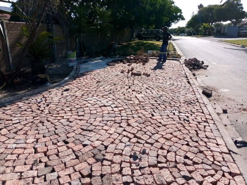 CLAY ROK HALF BRICK PAVING SUPPLY AND INSTALLATION NOW AT R143/M2