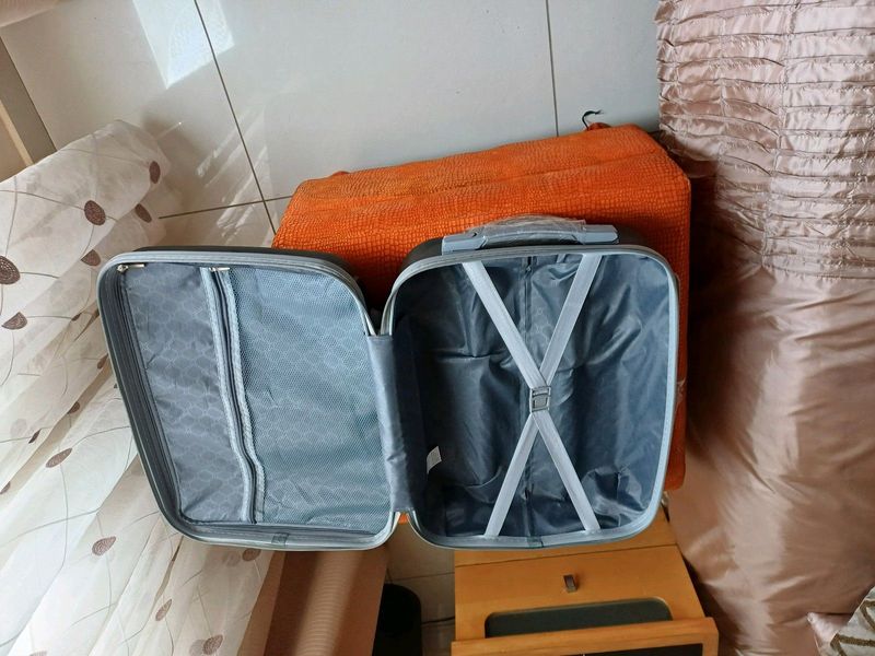 Travel luggage bags