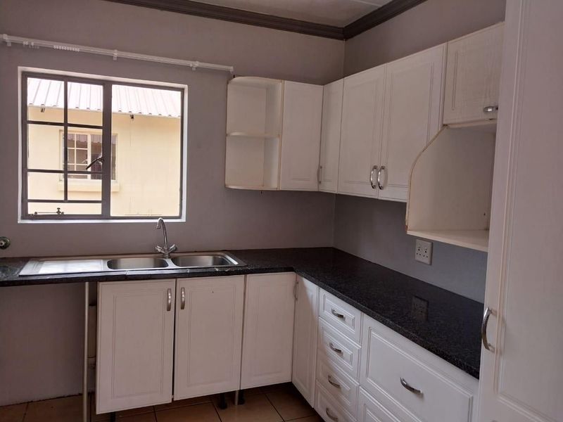 2 Bedroom Apartment To Let in Bredell