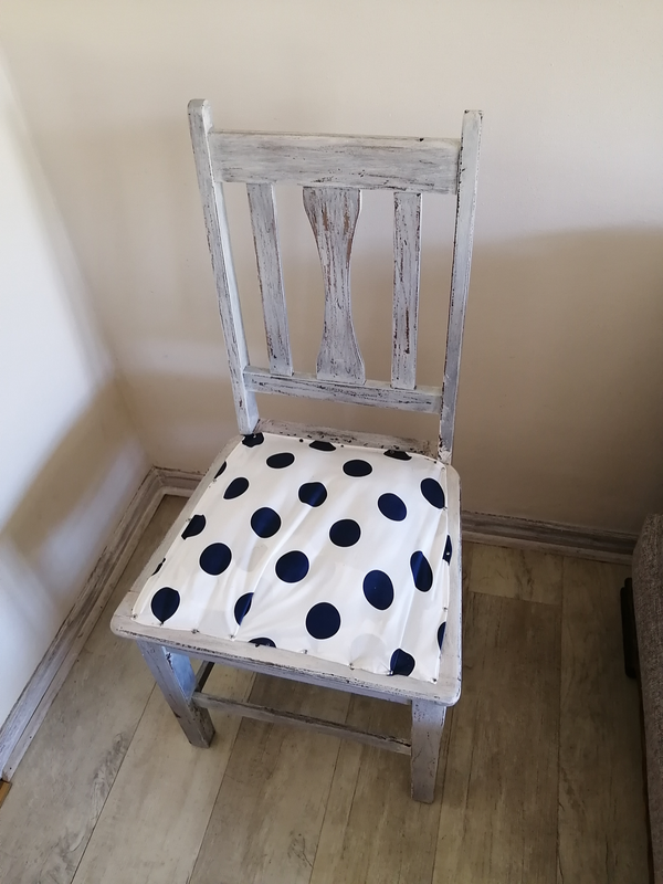 Wood shabby chic chair R150