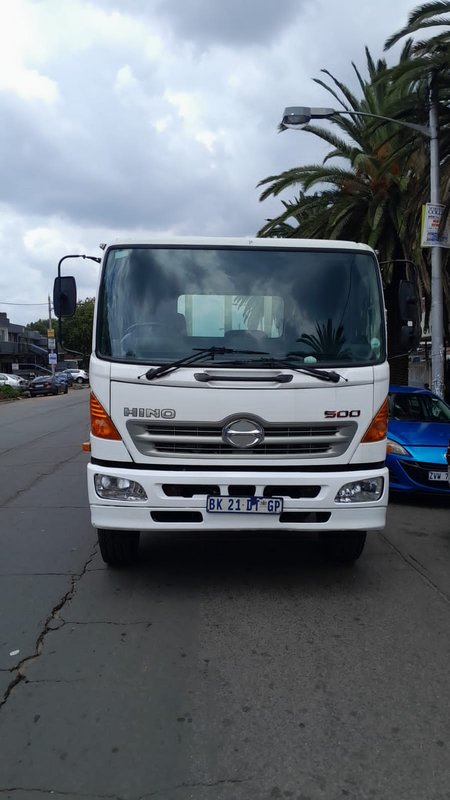 Hino 500 15257 8ton dropside in an excellent condition for sale at a giveaway cost