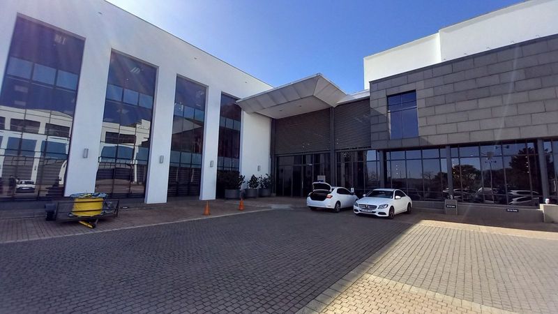 330 sqm office to let in Bryanston