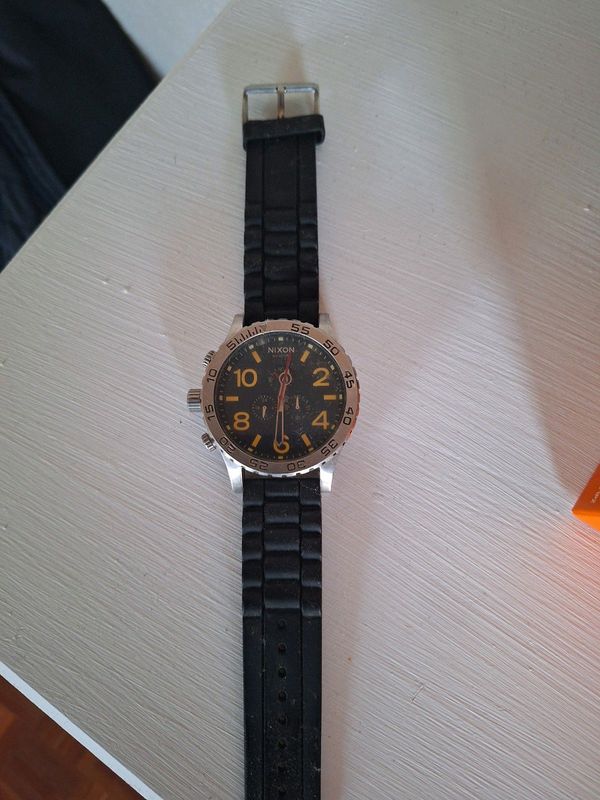 Nixon watch