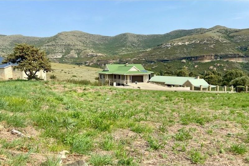 1590m² blank canvass high up on the ridge in Clarens.