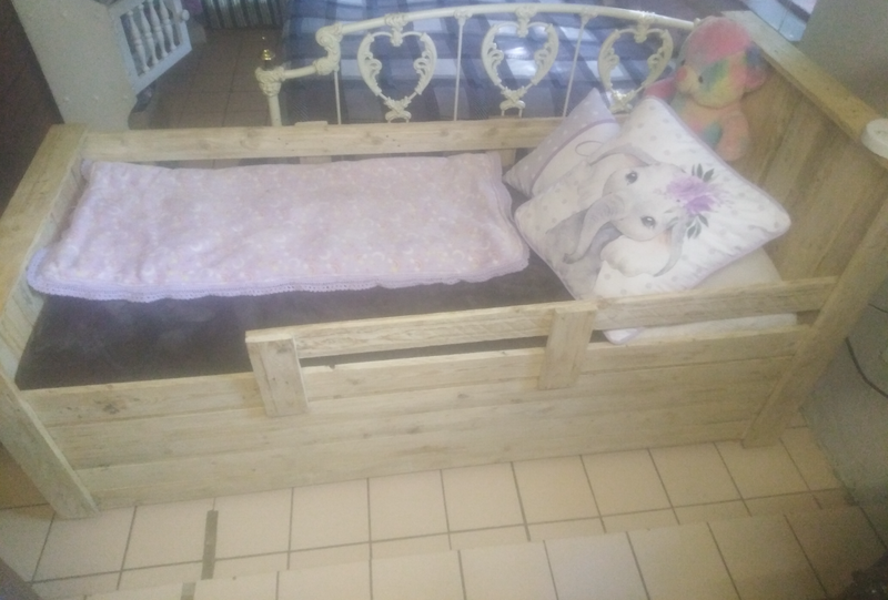 Wooden Single bed