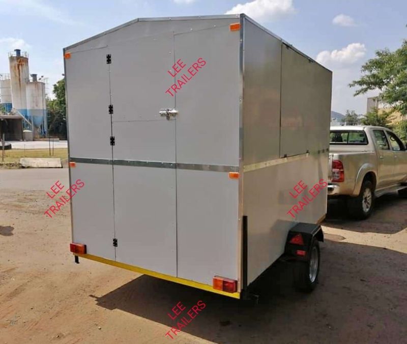 Mobile kitchen trailers