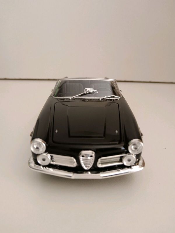 Alfa Romeo Spider 2600 1:24 diecast model car