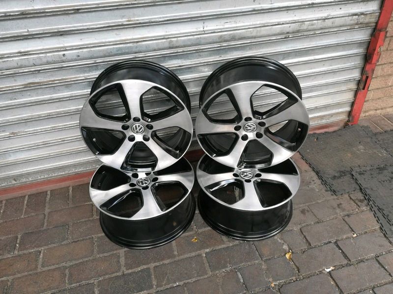 A set of 18inch original golf 7 GTI mags Rim 5x112 PCD also fit golf 5 and 6 or VW caddy / Audi/ Mer