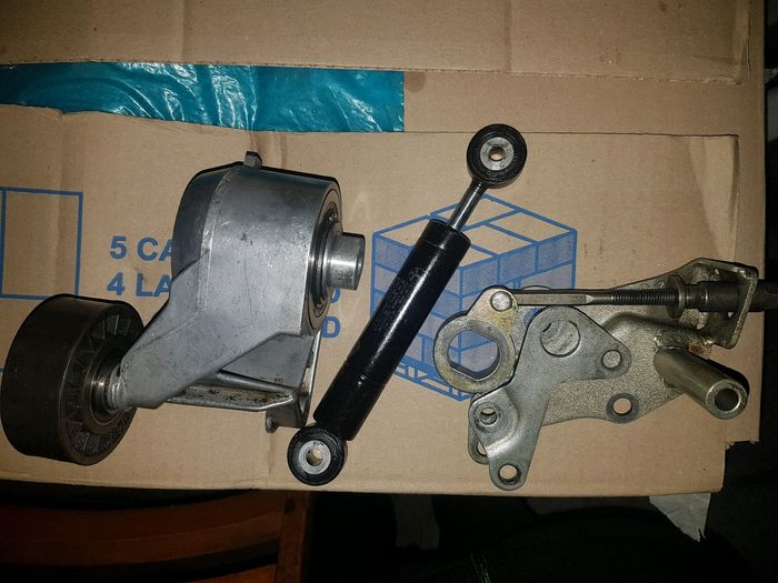 W124 belt tensioner top