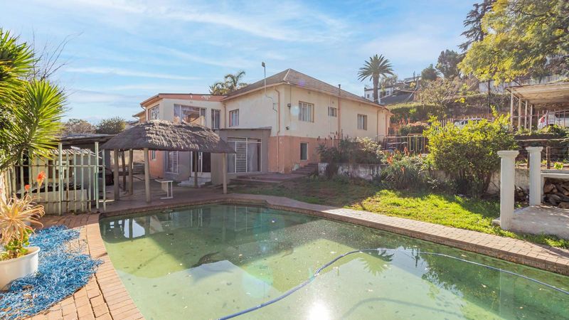 Double Story,house on a doublestand, huge swimming pool, bordering Jeppe Boys High School