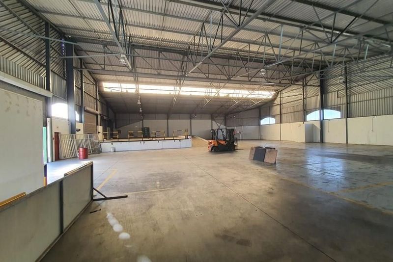 2200m2 Warehouse to Let