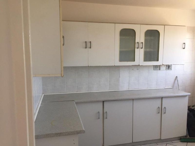 ALGOA PARK 2 BED 1 BATH APARTMENT WITH SINGLE GARAGE FOR RENT