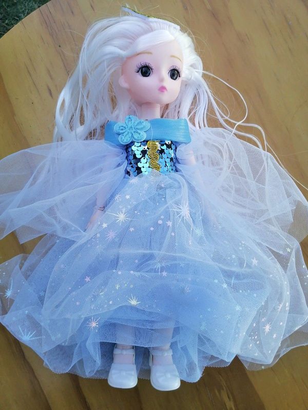 Beautiful quality doll - Secondhand good condition