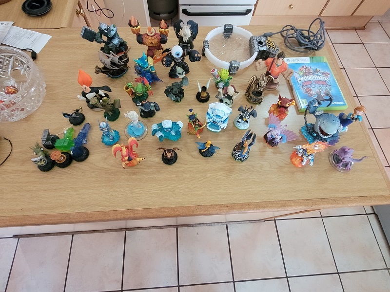 For the Gaming collector ! 33 x X Box 360 Activision Skylander characters !