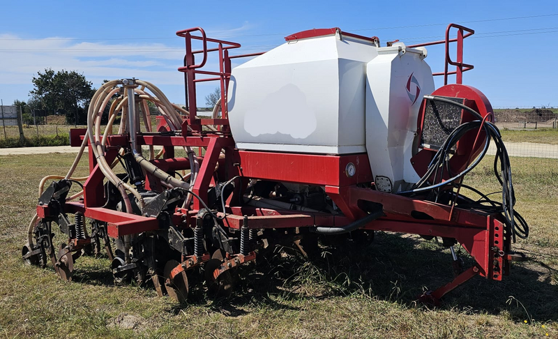 15 Row Rovic Planter With Coulters For Sale (008950)